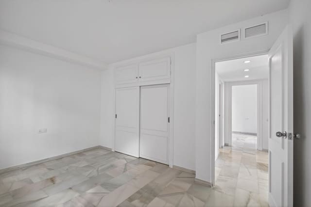 2 slaapkamer Penthouse te koop in Calahonda, Mijas met zwembad - € 325.000 (Ref: 9806897)