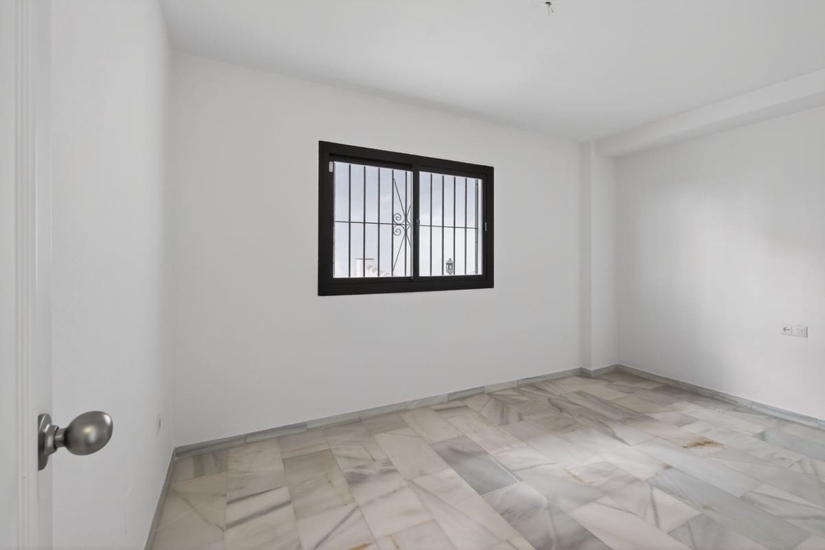 2 slaapkamer Penthouse te koop in Calahonda met zwembad - € 325.000 (Ref: 9806897)