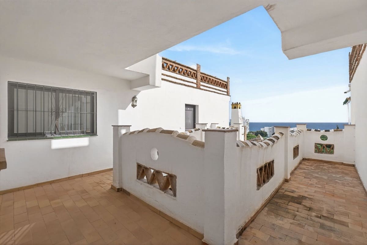 2 slaapkamer Penthouse te koop in Calahonda met zwembad - € 325.000 (Ref: 9806897)