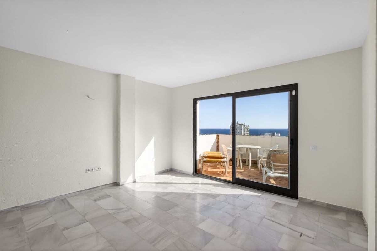 2 slaapkamer Penthouse te koop in Calahonda met zwembad - € 325.000 (Ref: 9806897)