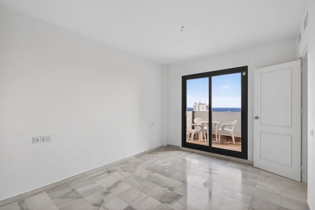 2 slaapkamer Penthouse te koop in Calahonda met zwembad - € 325.000 (Ref: 9806897)