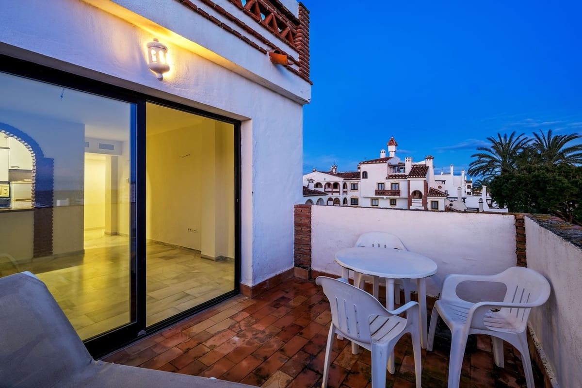 2 slaapkamer Penthouse te koop in Calahonda met zwembad - € 325.000 (Ref: 9806897)