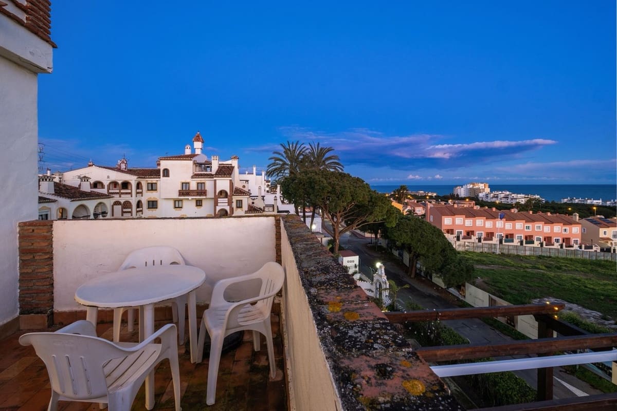 2 slaapkamer Penthouse te koop in Calahonda met zwembad - € 325.000 (Ref: 9806897)