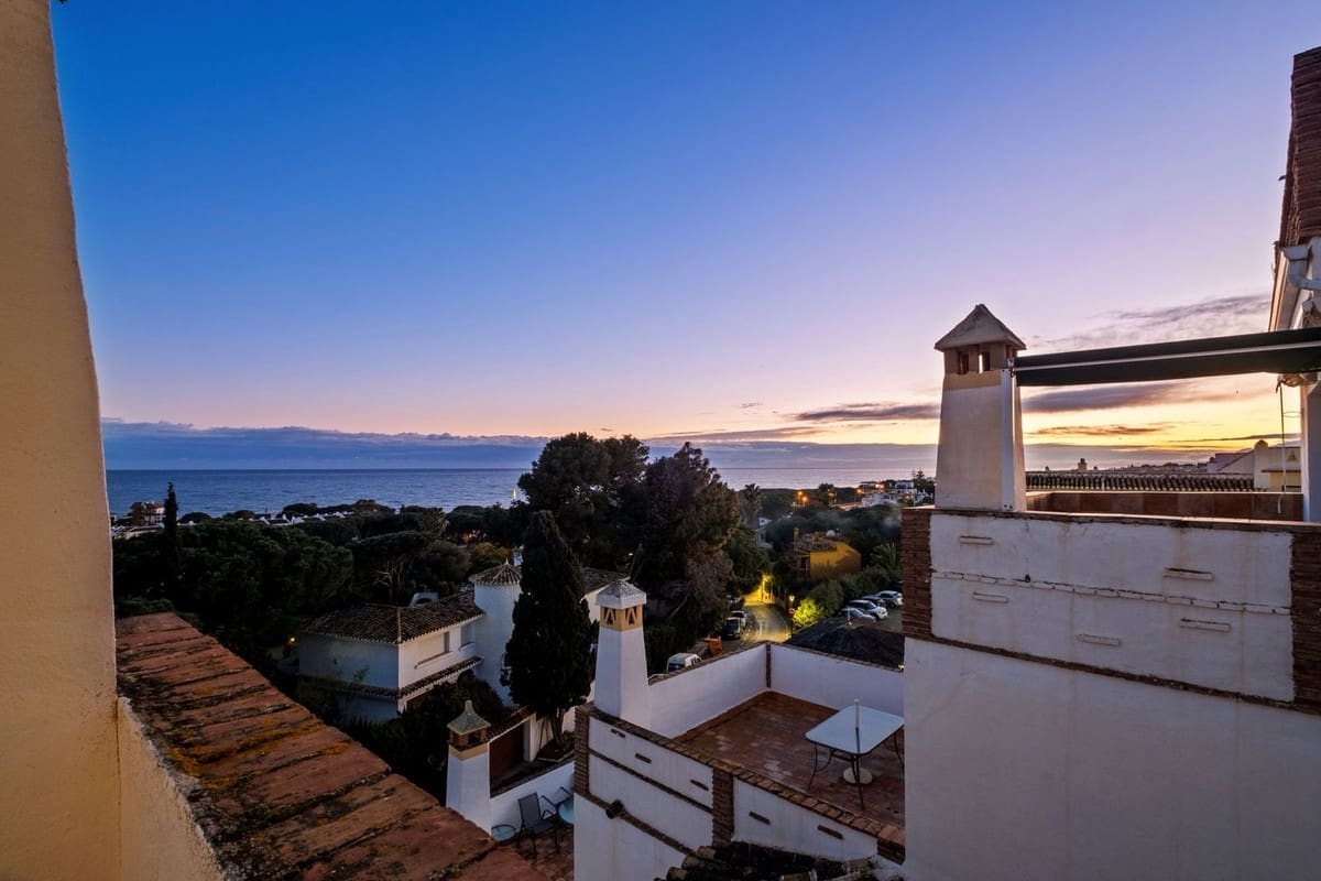 2 slaapkamer Penthouse te koop in Calahonda met zwembad - € 325.000 (Ref: 9806897)