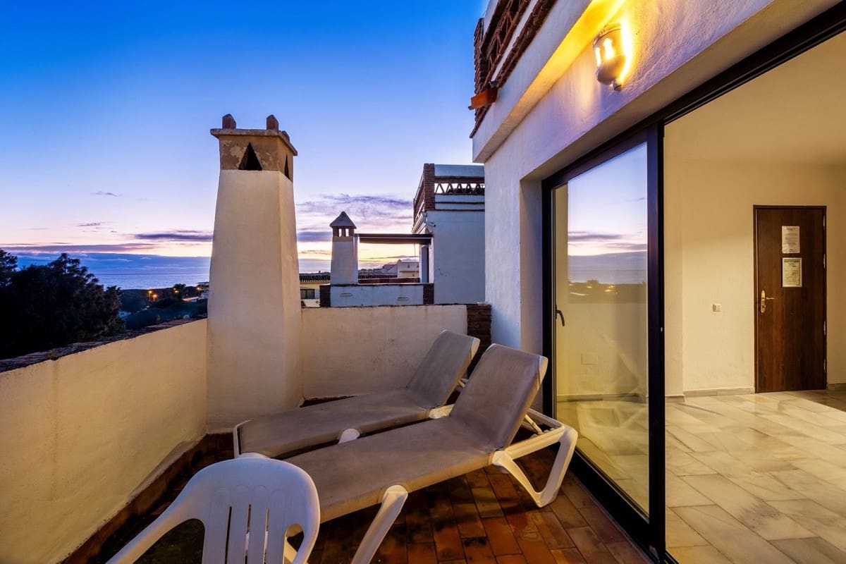 2 slaapkamer Penthouse te koop in Calahonda met zwembad - € 325.000 (Ref: 9806897)