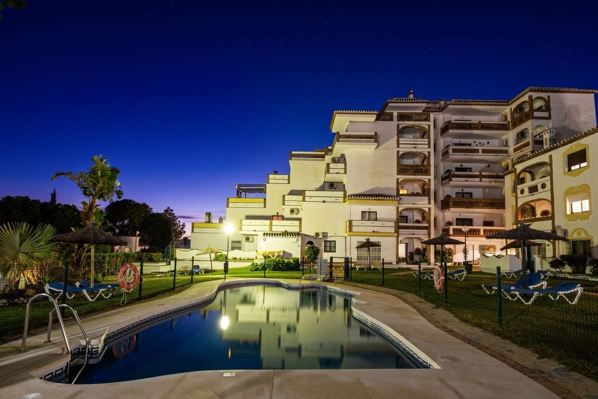 2 slaapkamer Penthouse te koop in Calahonda met zwembad - € 325.000 (Ref: 9806897)