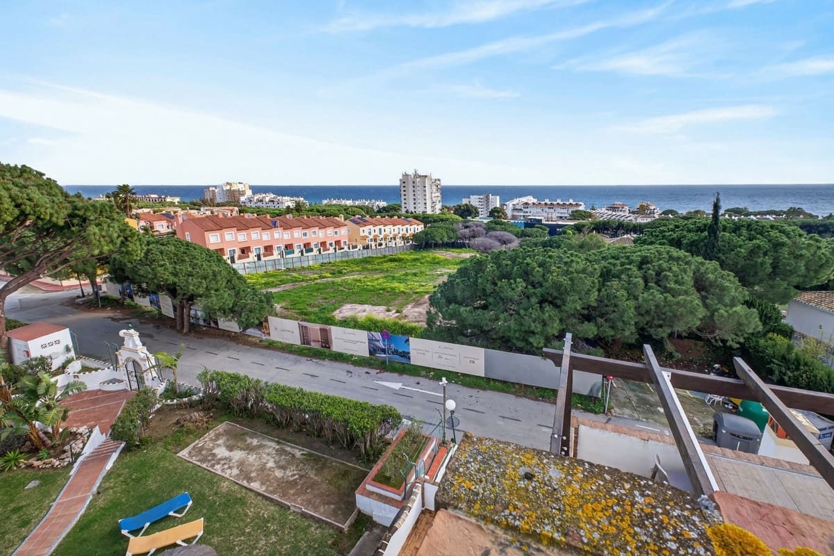 2 slaapkamer Penthouse te koop in Calahonda met zwembad - € 325.000 (Ref: 9806897)