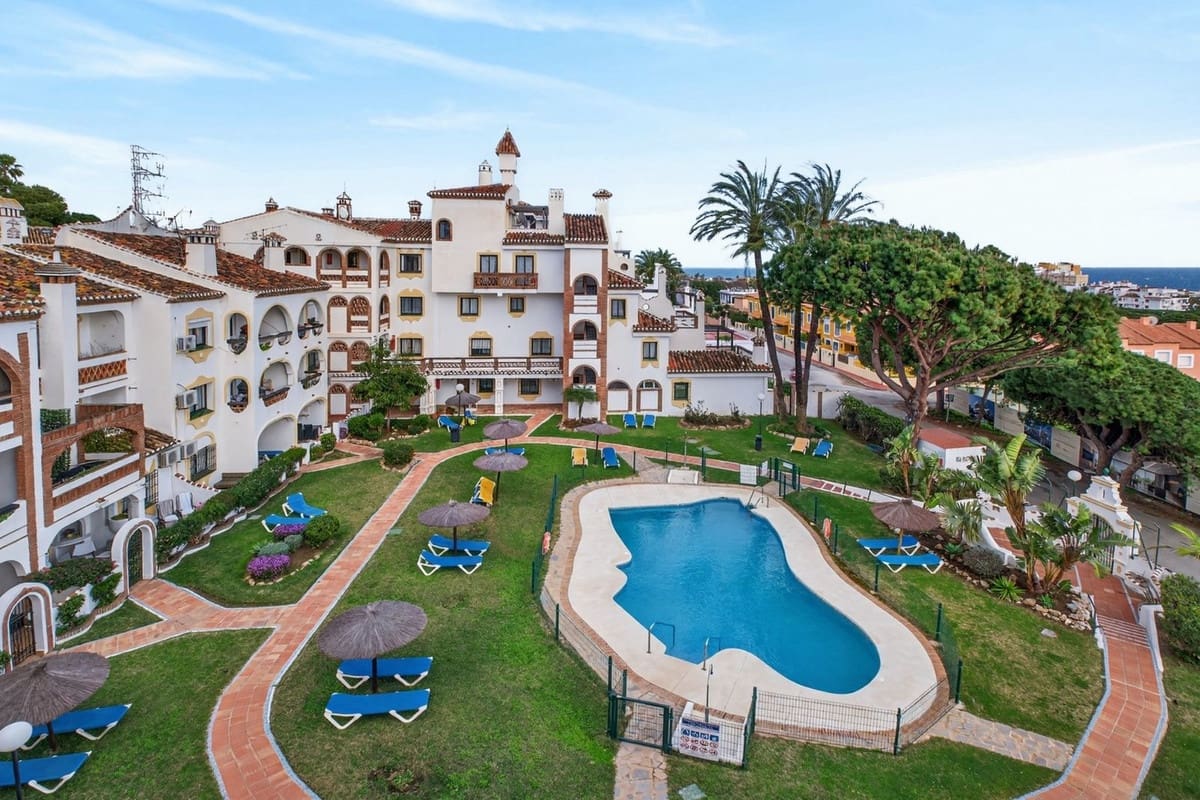 2 slaapkamer Penthouse te koop in Calahonda met zwembad - € 325.000 (Ref: 9806897)