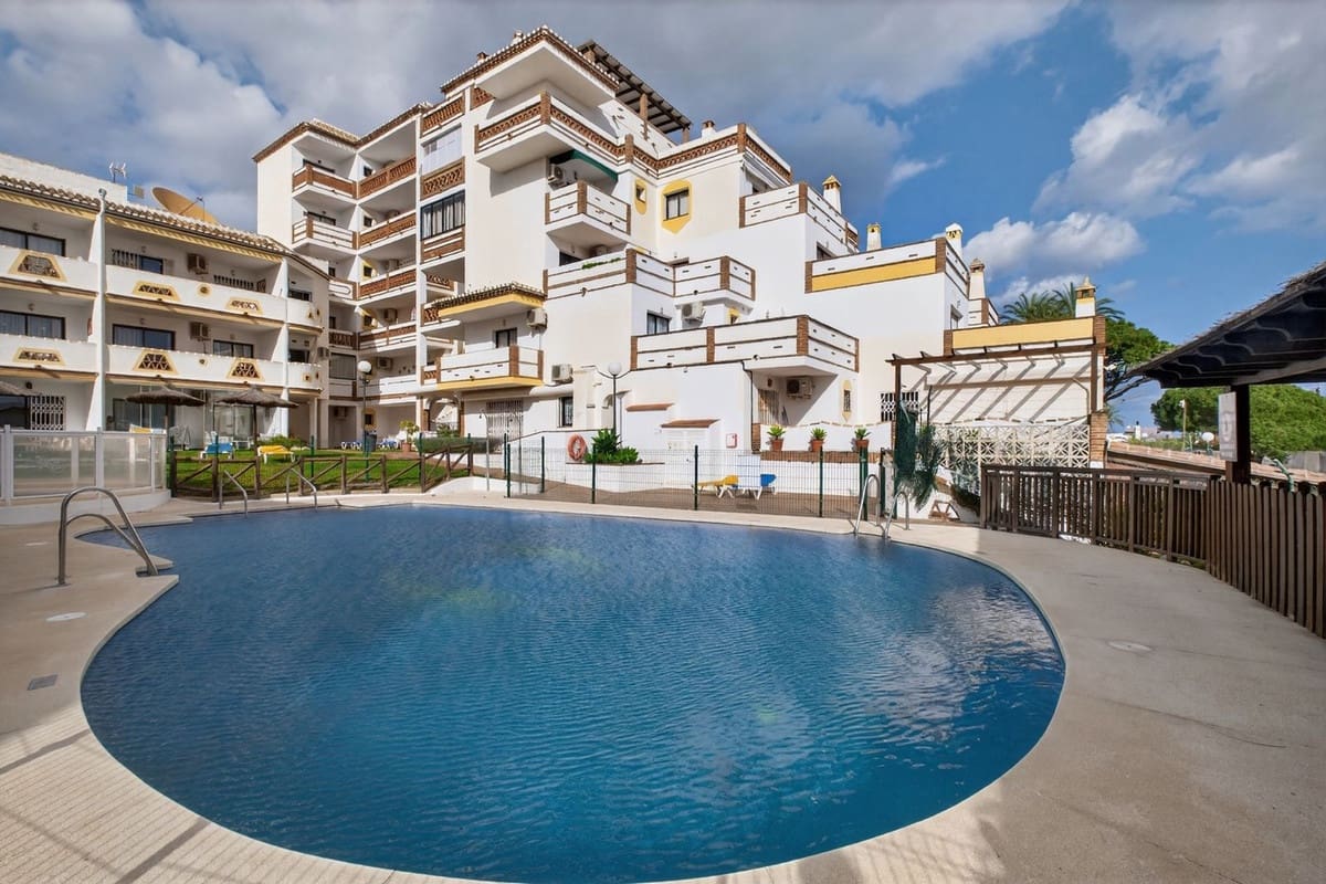 2 slaapkamer Penthouse te koop in Calahonda met zwembad - € 325.000 (Ref: 9806897)