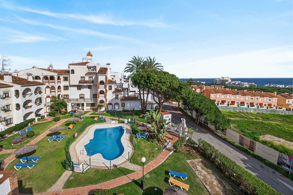 2 slaapkamer Penthouse te koop in Calahonda met zwembad - € 325.000 (Ref: 9806897)