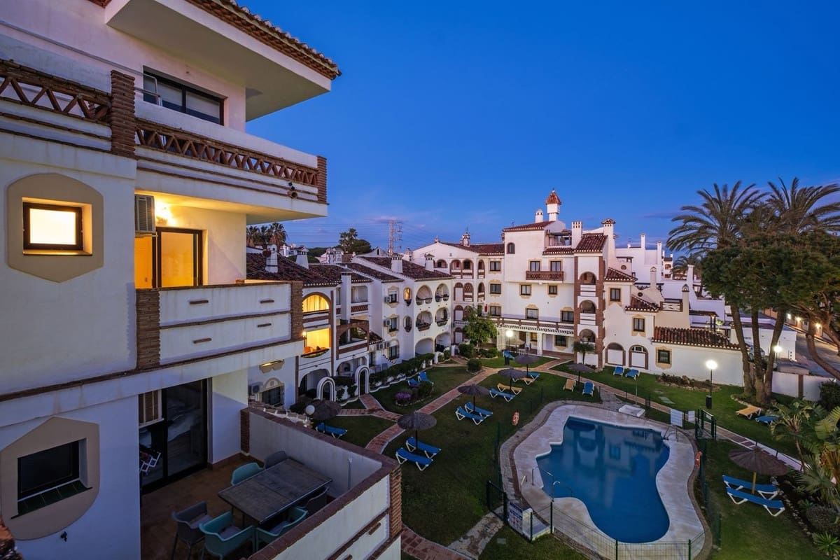 2 slaapkamer Penthouse te koop in Calahonda met zwembad - € 325.000 (Ref: 9806897)