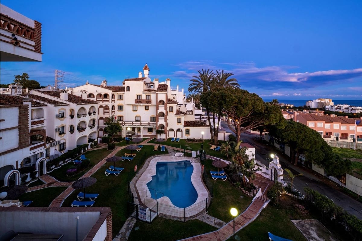 2 slaapkamer Penthouse te koop in Calahonda met zwembad - € 325.000 (Ref: 9806897)