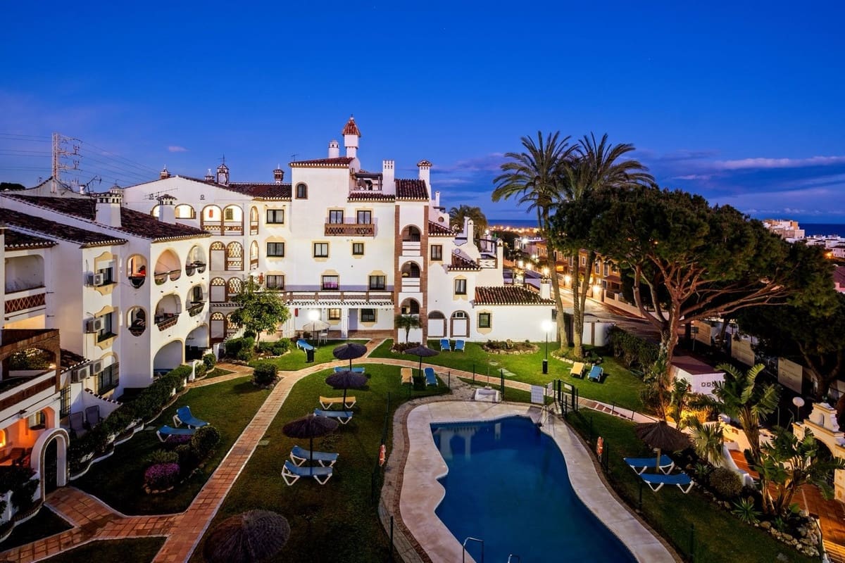 2 slaapkamer Penthouse te koop in Calahonda met zwembad - € 325.000 (Ref: 9806897)