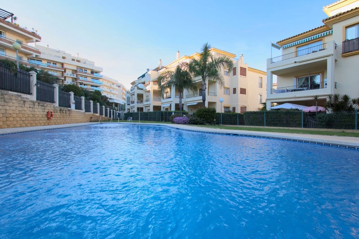 2 makuuhuone Huoneisto myytävänä paikassa Riviera del Sol mukana uima-altaan 
autotalli - 325 000 € (Ref: 9806919)