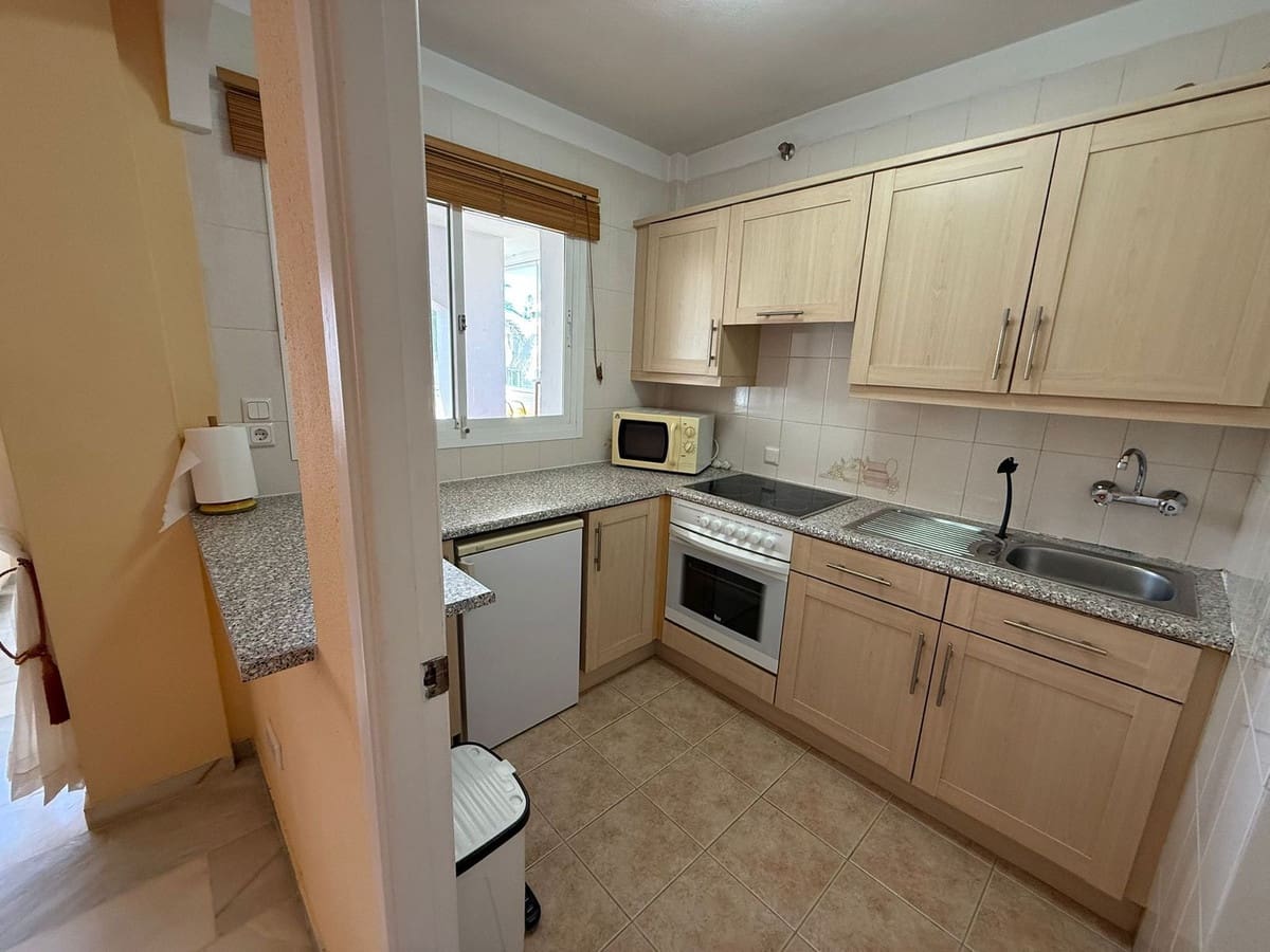 2 slaapkamer Appartement te koop in Marbella met zwembad - € 329.000 (Ref: 9806925)