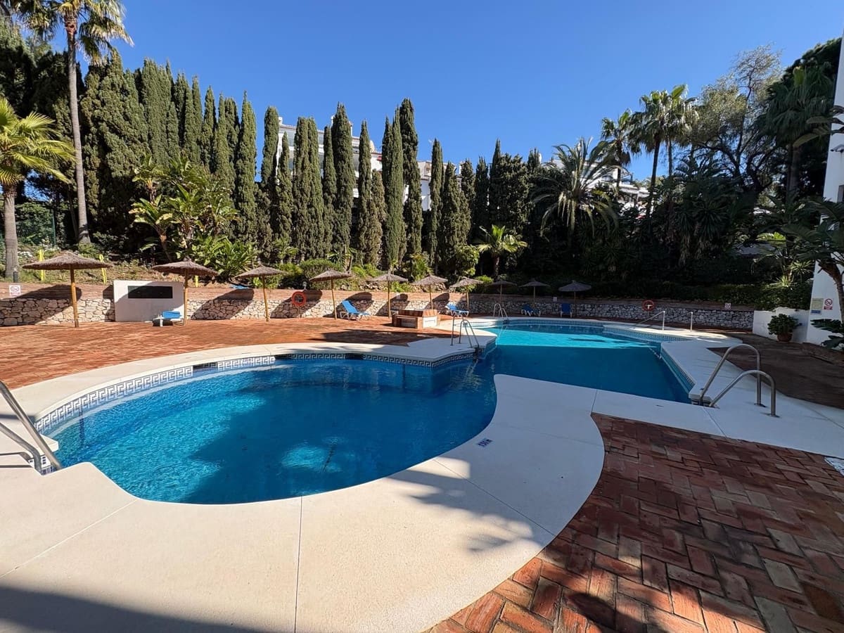 2 slaapkamer Appartement te koop in Marbella met zwembad - € 329.000 (Ref: 9806925)
