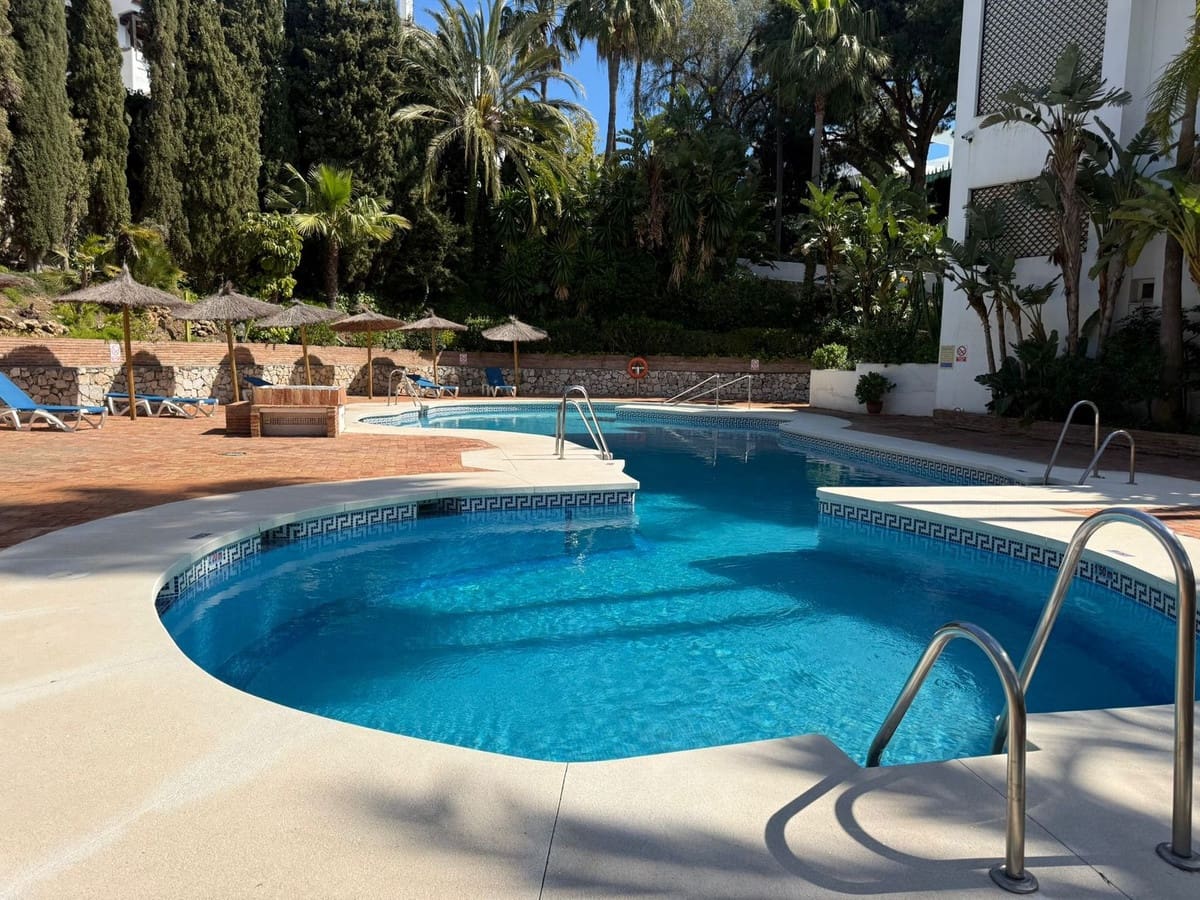 2 slaapkamer Appartement te koop in Marbella met zwembad - € 329.000 (Ref: 9806925)