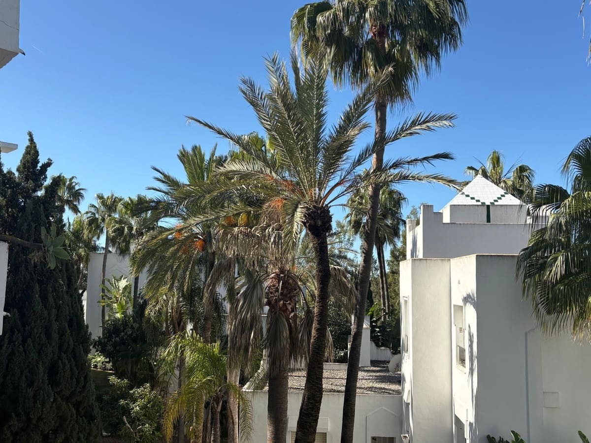 2 slaapkamer Appartement te koop in Marbella met zwembad - € 329.000 (Ref: 9806925)