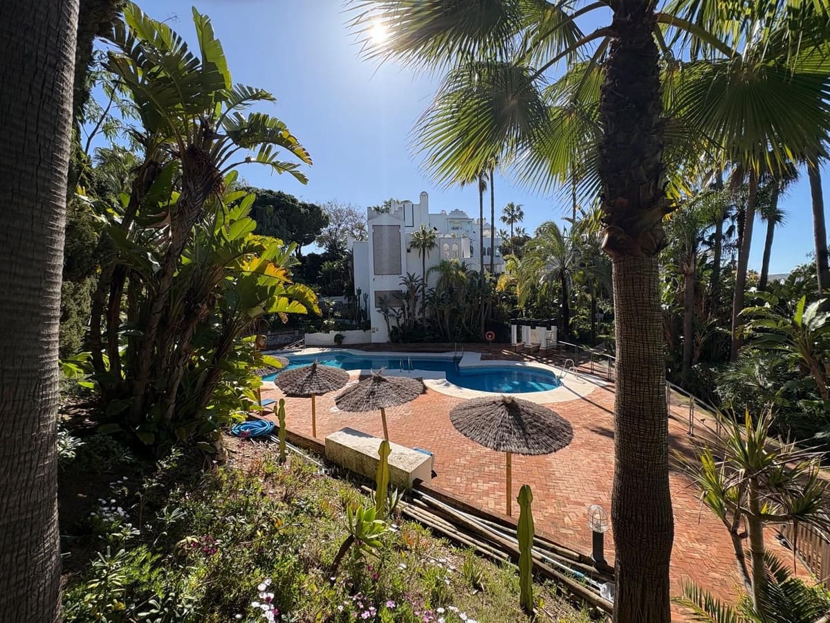 2 slaapkamer Appartement te koop in Marbella met zwembad - € 329.000 (Ref: 9806925)