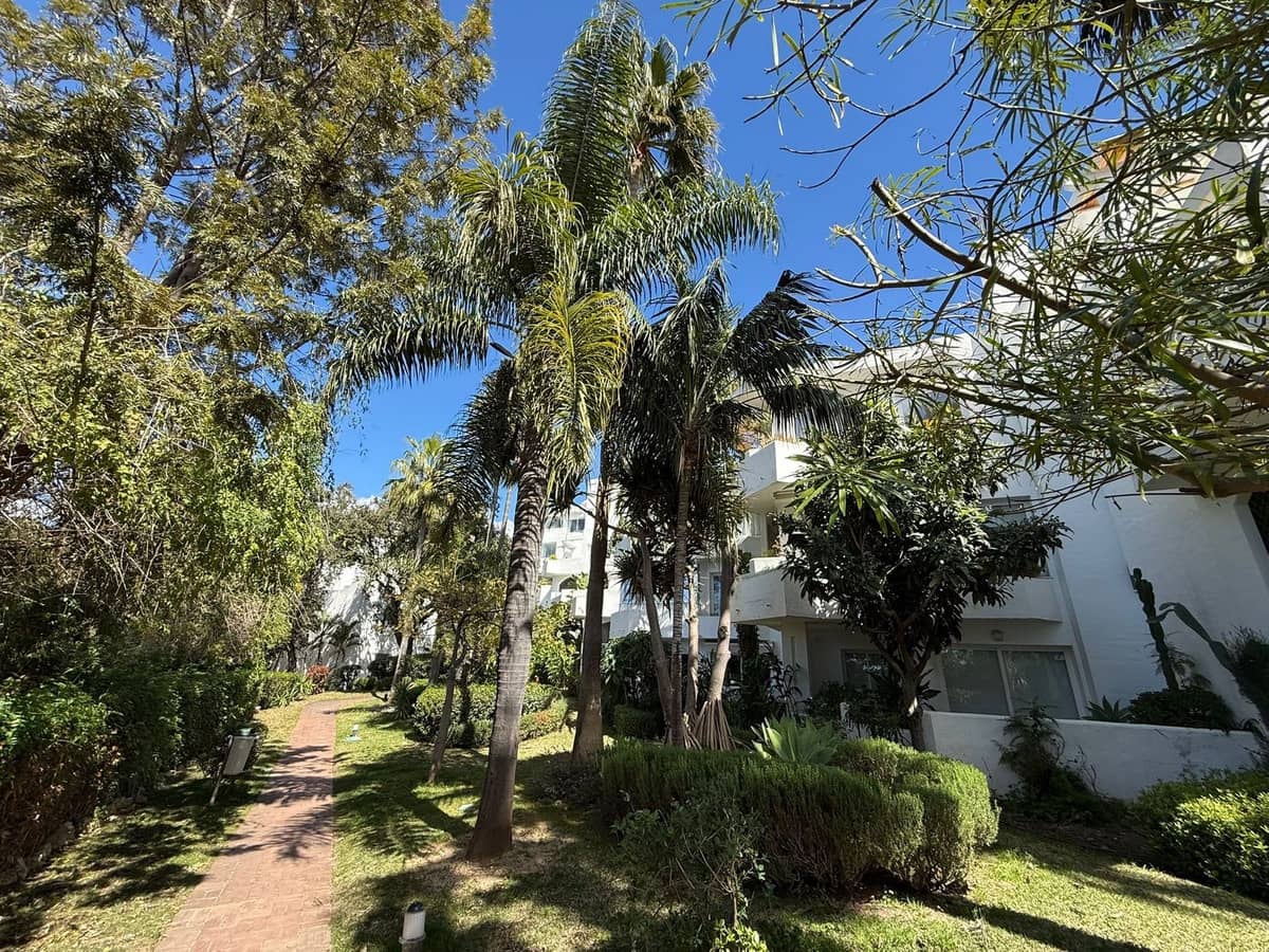 2 slaapkamer Appartement te koop in Marbella met zwembad - € 329.000 (Ref: 9806925)