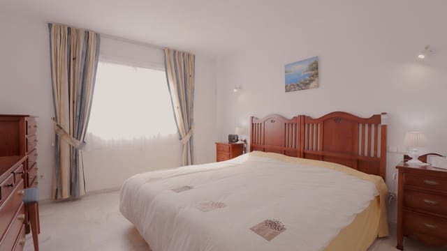 2 makuuhuone Huoneisto myytävänä paikassa La Reserva, Marbella mukana uima-altaan 
autotalli - 329 000 € (Ref: 9806926)