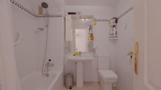 2 makuuhuone Huoneisto myytävänä paikassa La Reserva, Marbella mukana uima-altaan 
autotalli - 329 000 € (Ref: 9806926)