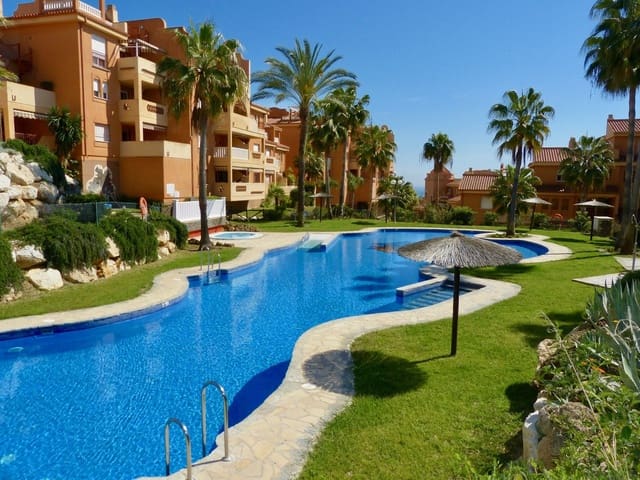 2 makuuhuone Huoneisto myytävänä paikassa La Reserva, Marbella mukana uima-altaan 
autotalli - 329 000 € (Ref: 9806926)
