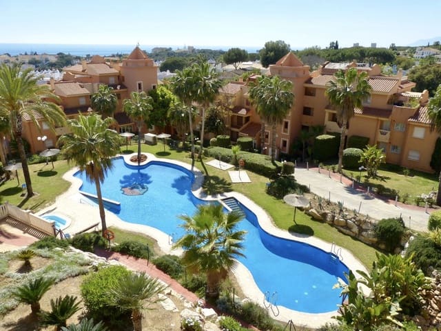 2 makuuhuone Huoneisto myytävänä paikassa La Reserva, Marbella mukana uima-altaan 
autotalli - 329 000 € (Ref: 9806926)