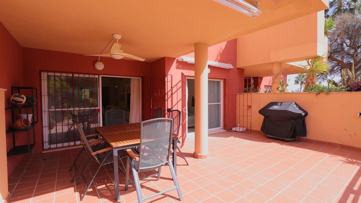 2 slaapkamer Appartement te koop in La Reserva met zwembad garage - € 329.000 (Ref: 9806939)