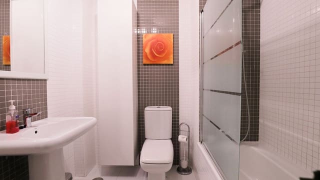 2 slaapkamer Appartement te koop in La Reserva, Marbella met zwembad garage - € 329.000 (Ref: 9806939)