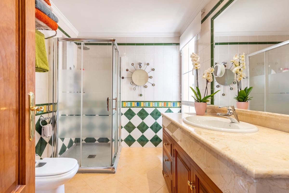 5 slaapkamer Villa te koop in Nueva Andalucia met zwembad garage - € 3.850.000 (Ref: 9806999)