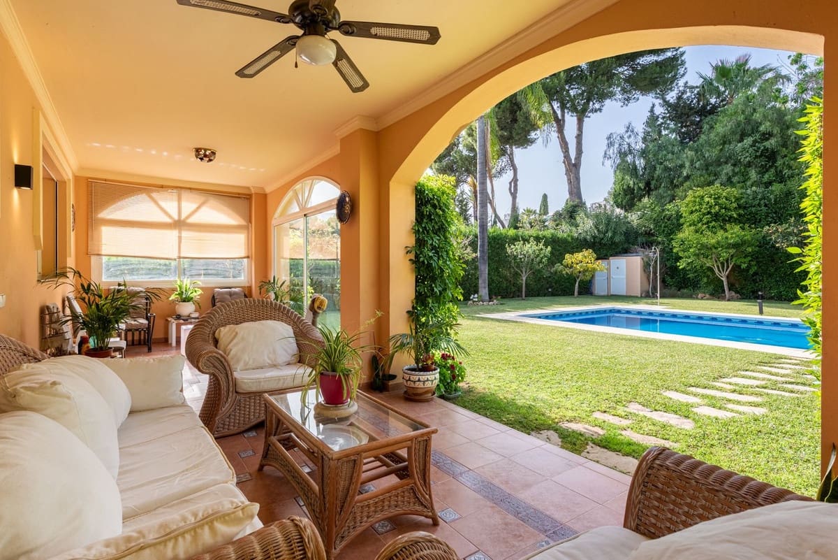 5 slaapkamer Villa te koop in Nueva Andalucia met zwembad garage - € 3.850.000 (Ref: 9806999)