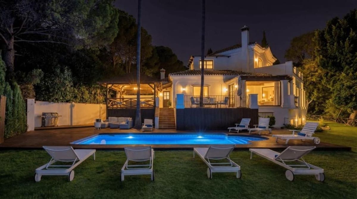 5 bedroom Villa for sale in Benahavis with pool garage - € 6,950,000 (Ref: 9807000)