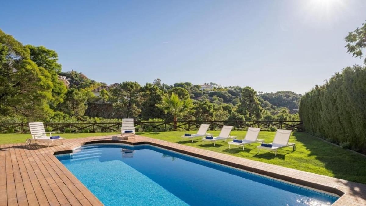 5 bedroom Villa for sale in Benahavis with pool garage - € 6,950,000 (Ref: 9807000)