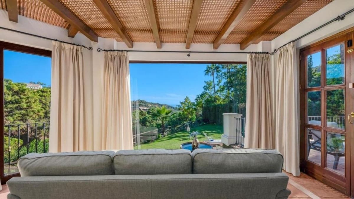 5 bedroom Villa for sale in Benahavis with pool garage - € 6,950,000 (Ref: 9807000)