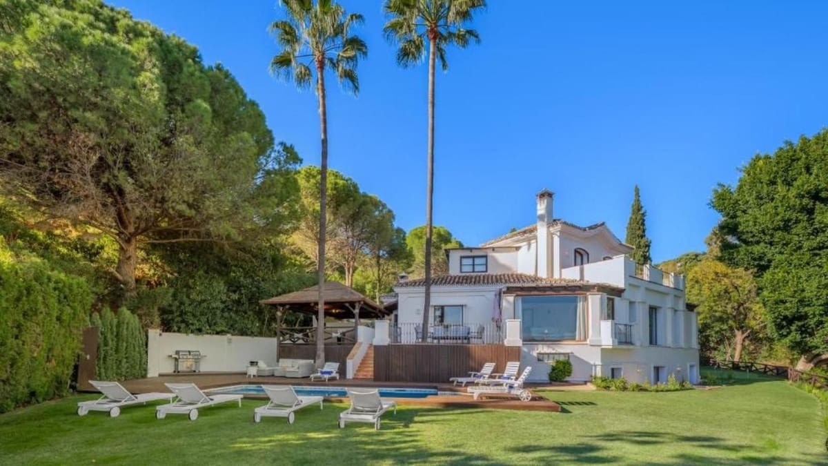 5 bedroom Villa for sale in Benahavis with pool garage - € 6,950,000 (Ref: 9807000)