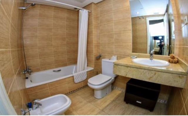 2 sovrum Lägenhet till salu i Nueva Andalucia, Marbella med pool garage - 386 000 € (Ref: 9807004)