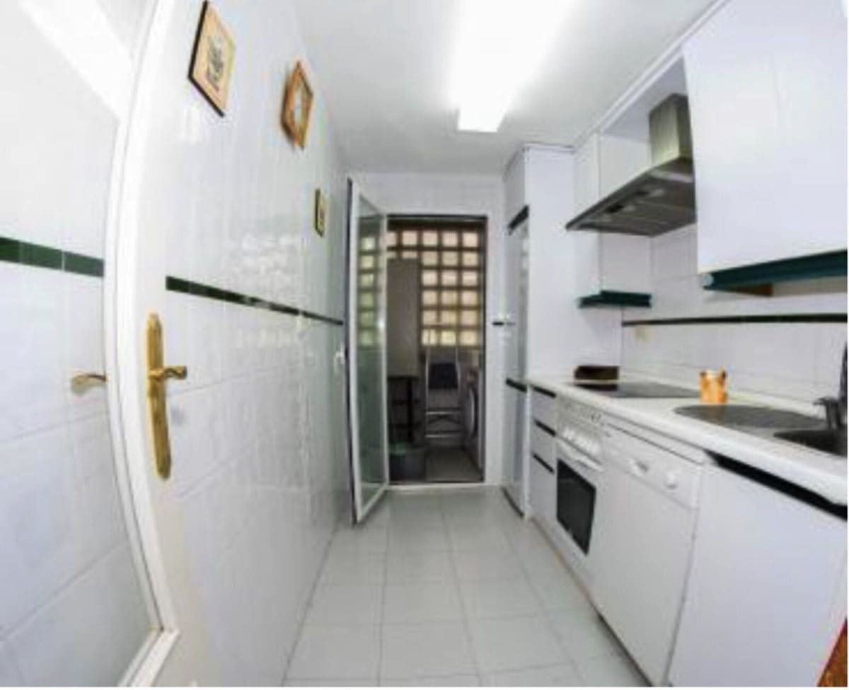 2 sovrum Lägenhet till salu i Nueva Andalucia med pool garage - 386 000 € (Ref: 9807004)