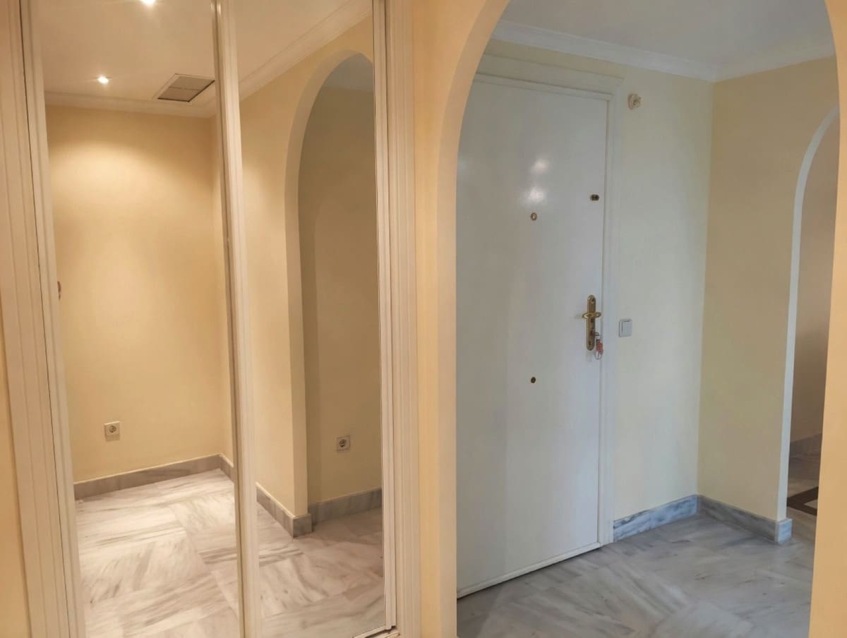 2 Zimmer Apartment zu verkaufen in Nueva Andalucia mit Pool Garage - 413.000 € (Ref: 9807018)