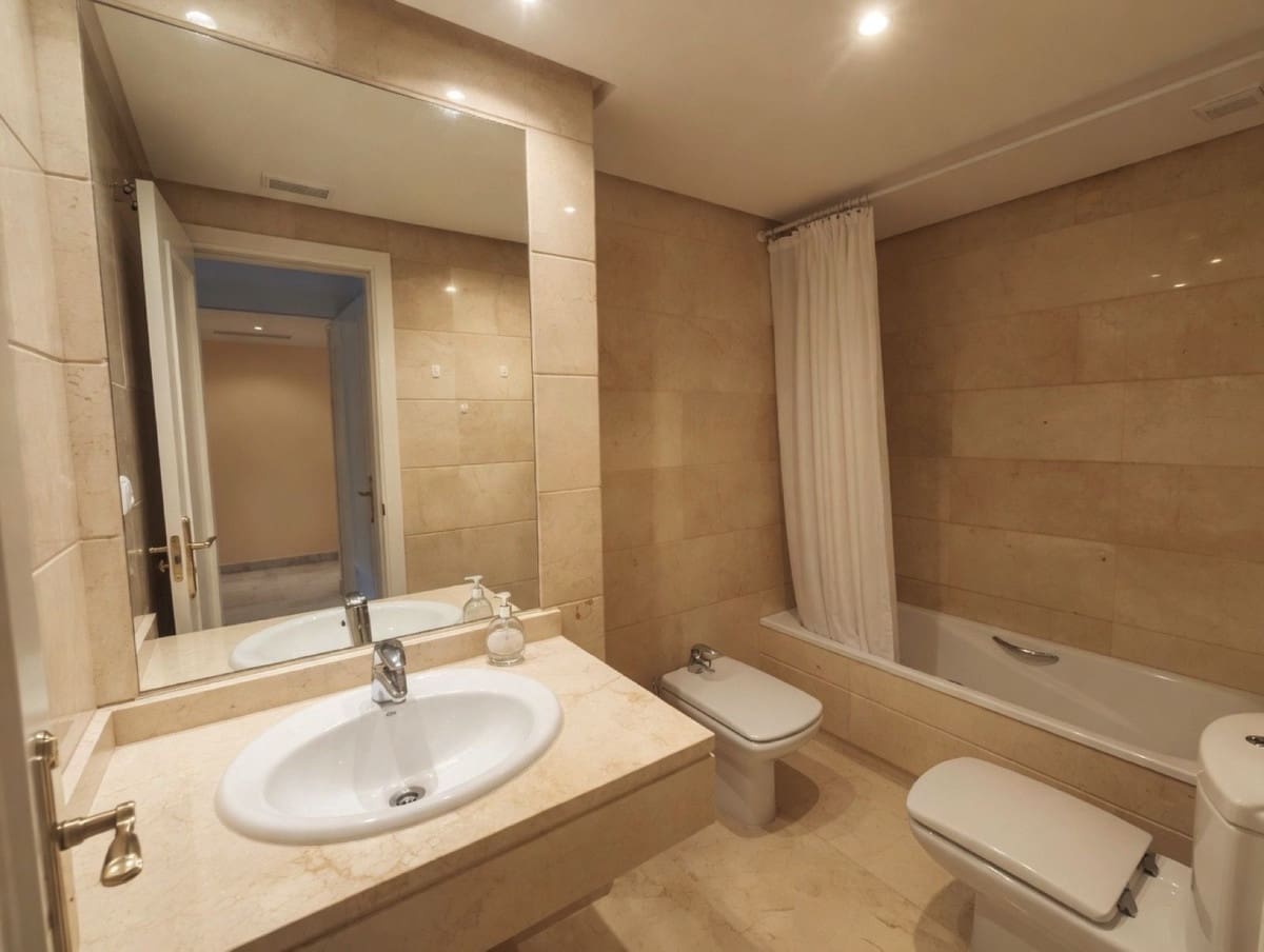 2 Zimmer Apartment zu verkaufen in Nueva Andalucia mit Pool Garage - 413.000 € (Ref: 9807018)