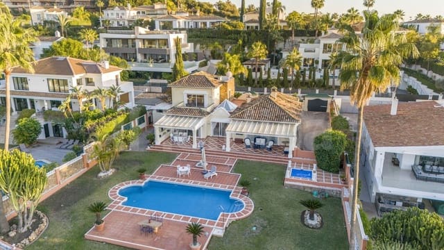 2 Zimmer Apartment zu verkaufen in Nueva Andalucia, Marbella mit Pool Garage - 413.000 € (Ref: 9807018)