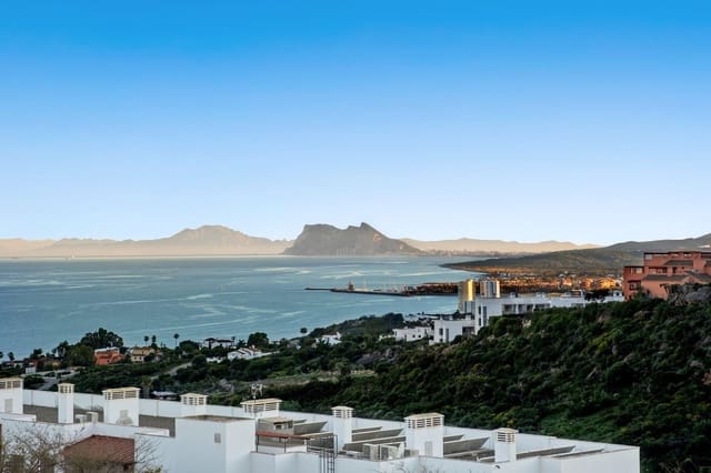 3 quarto Casa em Banda para venda em Manilva com piscina - 689 000 € (Ref: 9807037)