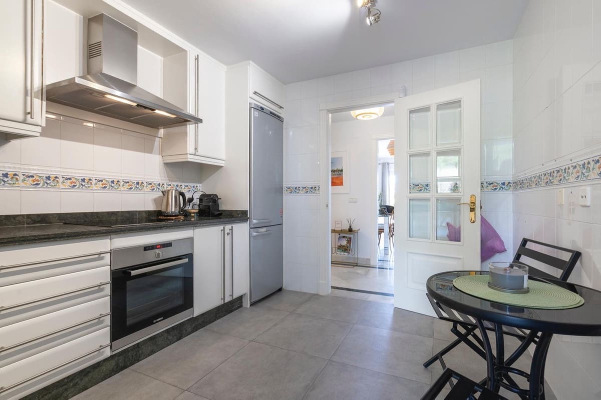 2 makuuhuone Huoneisto myytävänä paikassa Nueva Andalucia mukana uima-altaan - 795 000 € (Ref: 9807038)