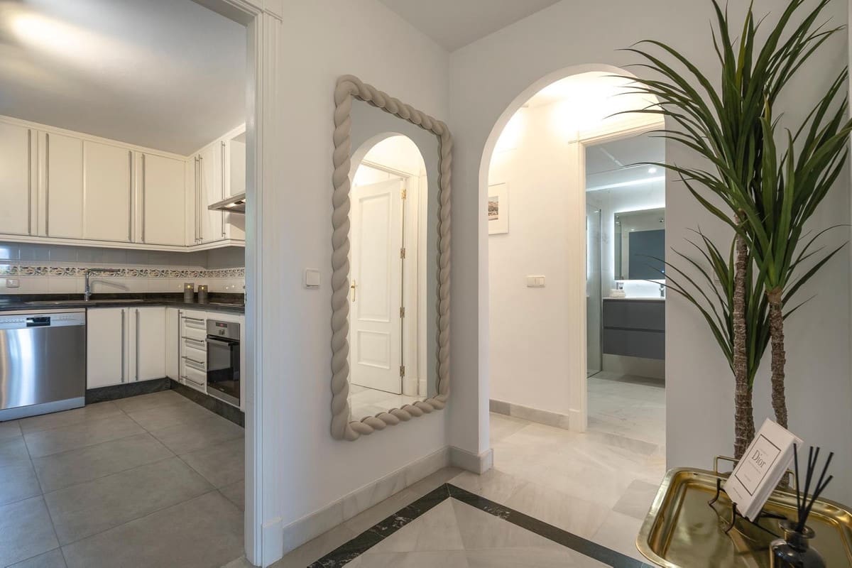 2 makuuhuone Huoneisto myytävänä paikassa Nueva Andalucia mukana uima-altaan - 795 000 € (Ref: 9807038)