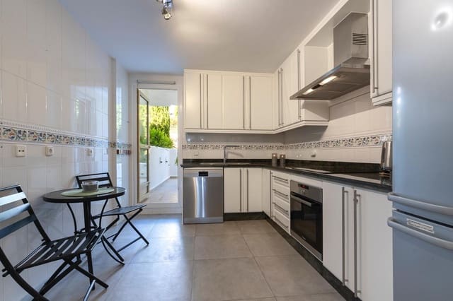 2 makuuhuone Huoneisto myytävänä paikassa Nueva Andalucia, Marbella mukana uima-altaan - 795 000 € (Ref: 9807038)