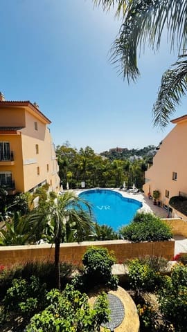 Apartamento de 2 habitaciones en Nueva Andalucia, Marbella en venta con piscina garaje - 650.000 € (Ref: 9807040)