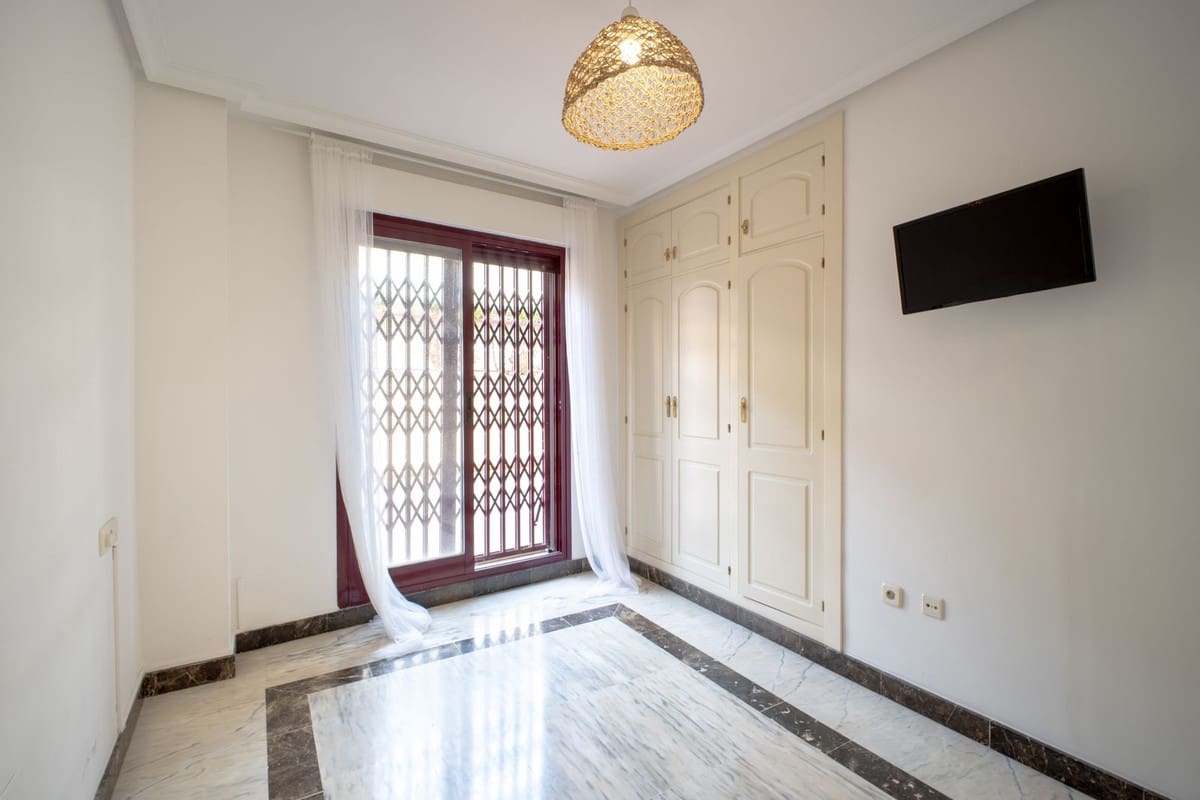 2 soverom Leilighet til salgs i Benalmadena med svømmebasseng garasje - € 517 000 (Ref: 9807042)