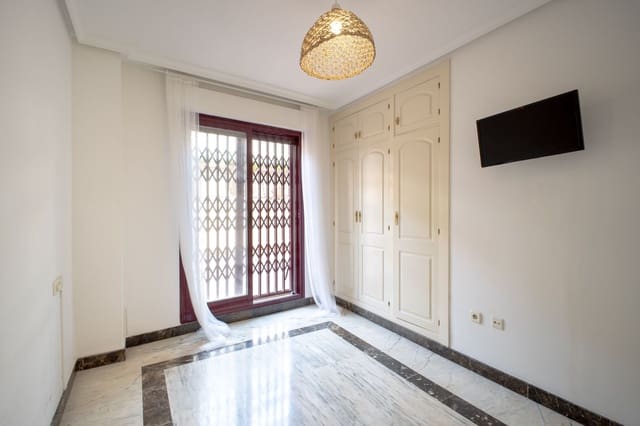 2 soverom Leilighet til salgs i Benalmádena med svømmebasseng garasje - € 517 000 (Ref: 9807042)