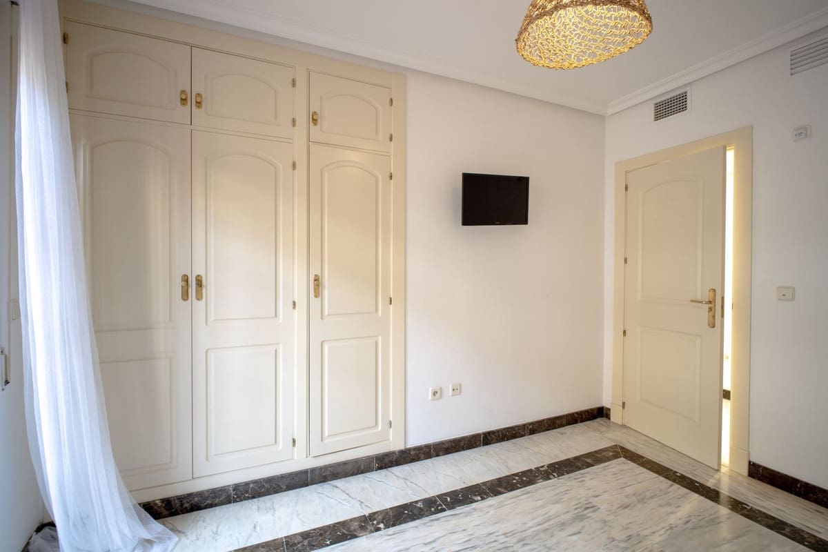 2 soverom Leilighet til salgs i Benalmadena med svømmebasseng garasje - € 517 000 (Ref: 9807042)