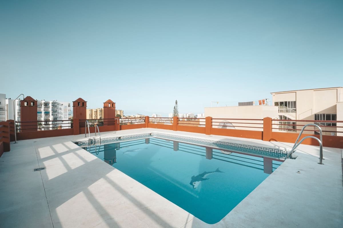 2 soverom Leilighet til salgs i Benalmadena med svømmebasseng garasje - € 517 000 (Ref: 9807042)